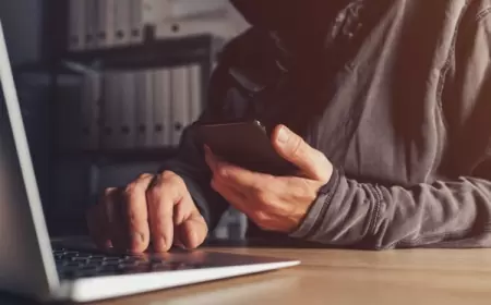 Pertarungan Siber dan Saham: Mempertahankan Bisnis di Zaman Digital