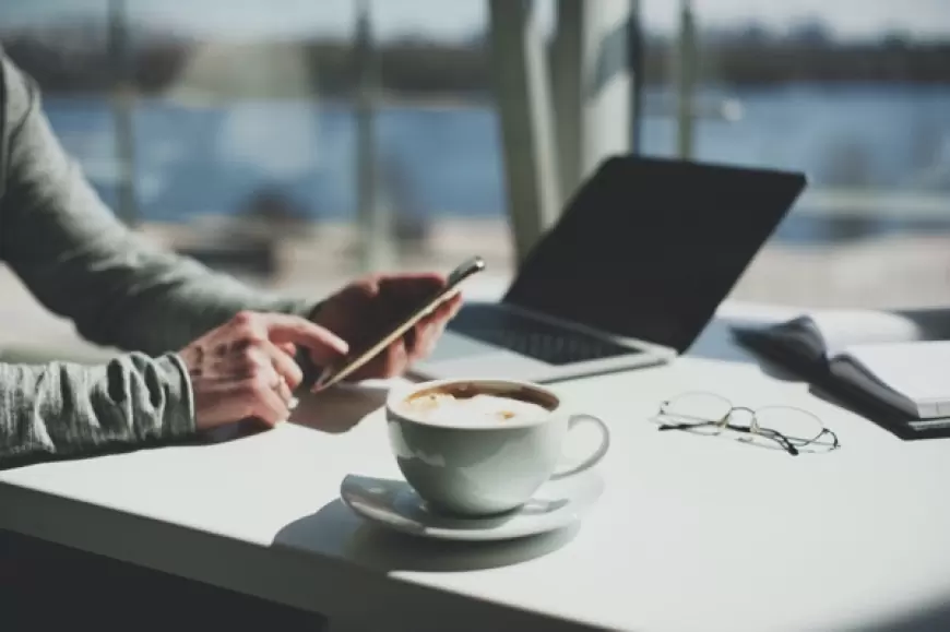 Navigasi Labirin Keamanan Informasi: Antara Pemasaran dan Realita